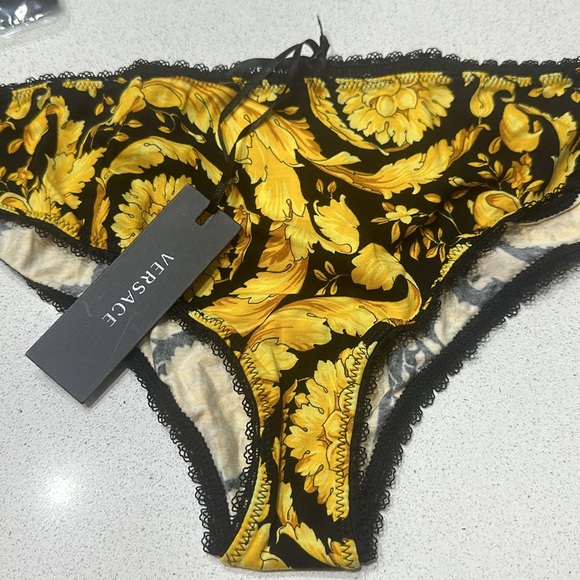 Versace Barocco Brief BNWT size 5 /XL - Picture 8 of 10